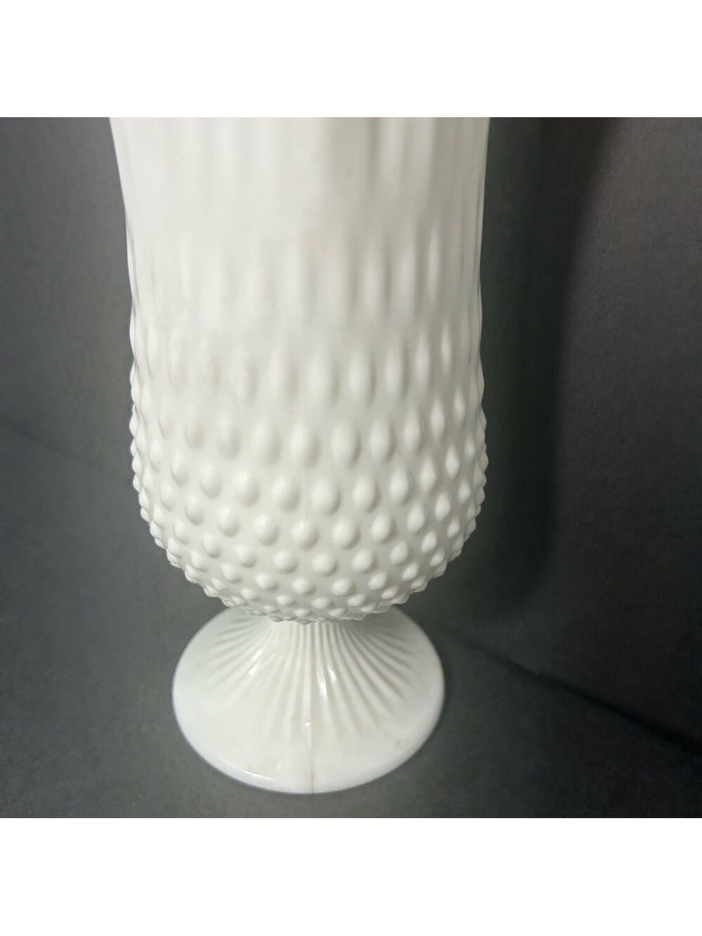 Vintage Large Fenton Hobnail Swung Vase White - Picture 3 of 5